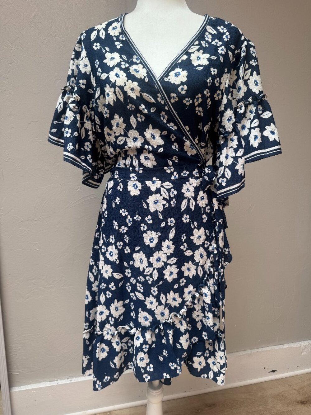 Max Studio Floral Print Wrap Ruffle Dress in Navy/Blue Peony Chain SZ XL